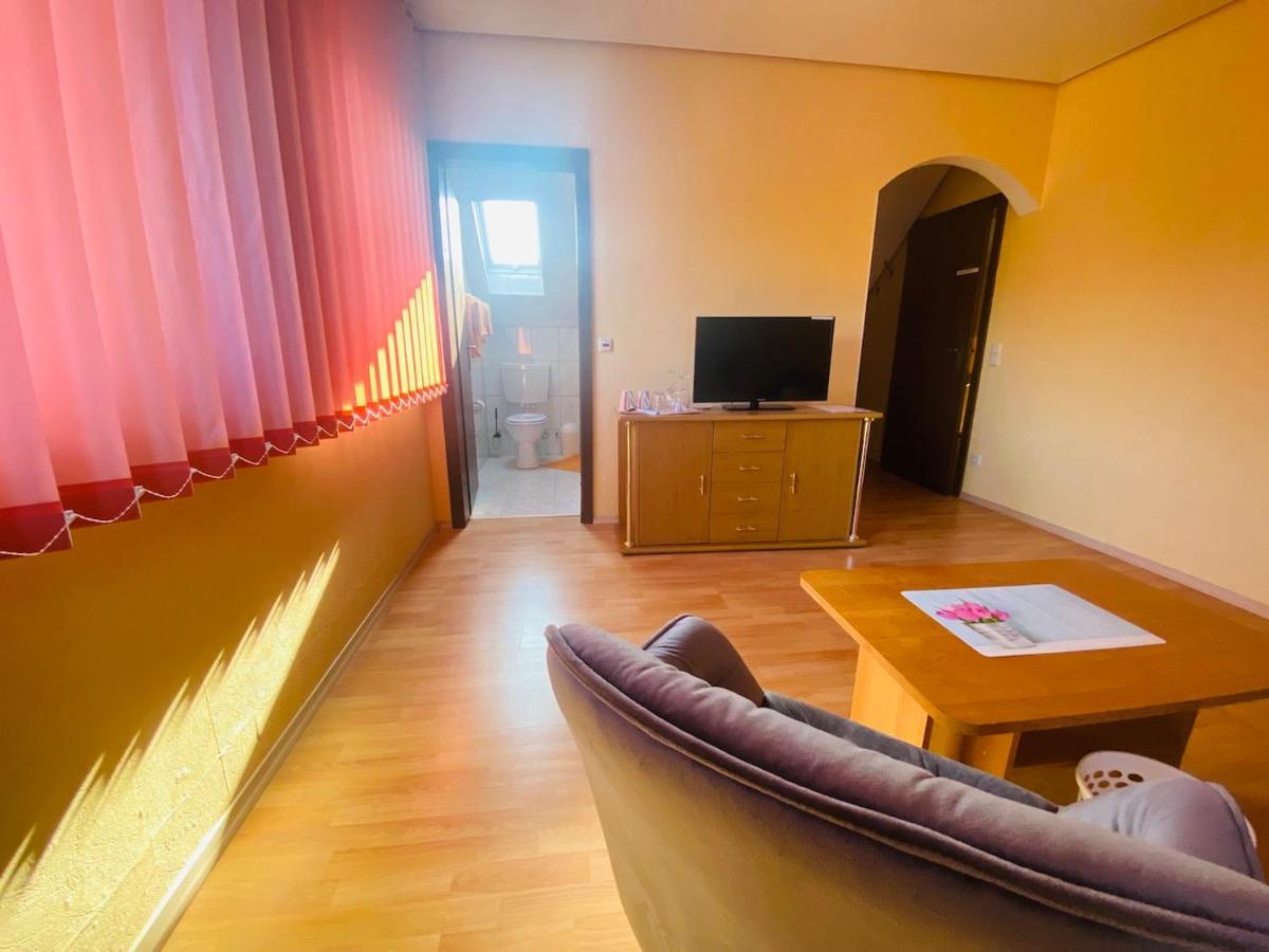 Pension Schmitt Waldfenster ภายนอก รูปภาพ